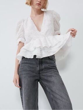 ZARA White Textured Tiered Voluminous Top {Small}